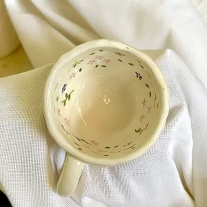 كوب الزهور بالداخل