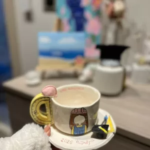 كوب مهندس مع صحن